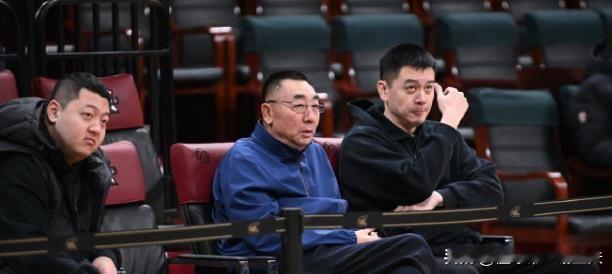 请球迷善待辽篮刘老板！他们爷俩不容易，现在离三连冠王朝才两年，上赛季张镇麟闹离队