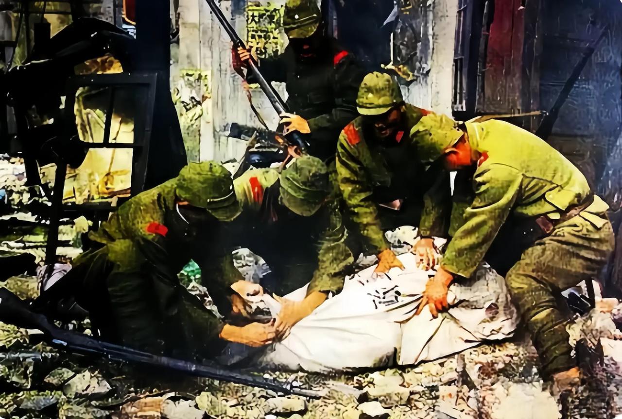 研究日军侵华，可以发现日军和德军有个很大的不同，德军是职业军人，干坏事是执行命令