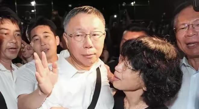 台北前市长柯文哲今天交保7000万新台币，折合人民币为1600万元，就这保金，有
