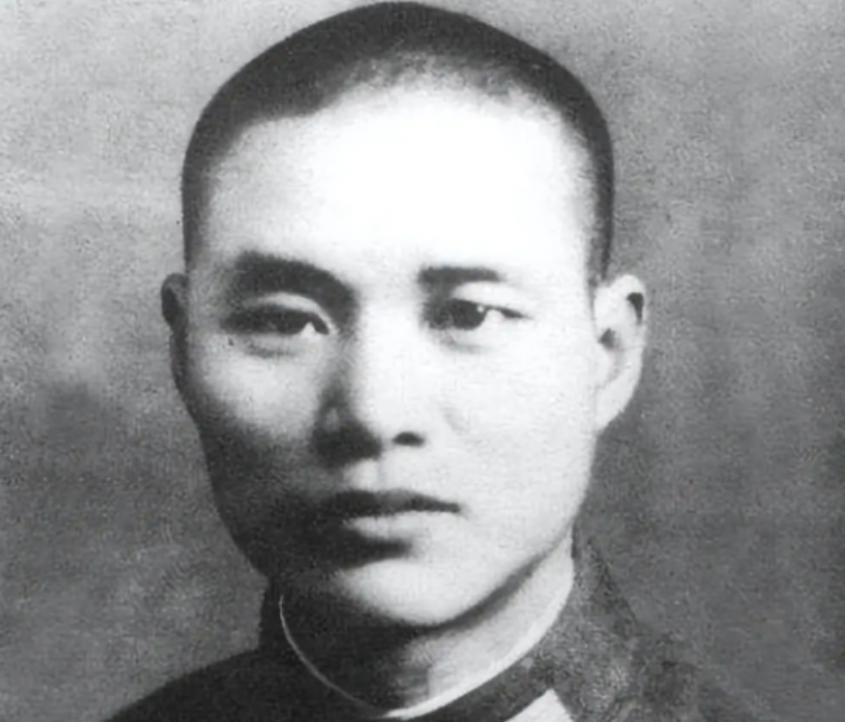 1933年，鲁迅写了很多抨击国民党的文章，蒋介石大怒，派沈醉前去暗杀。沈醉在鲁迅