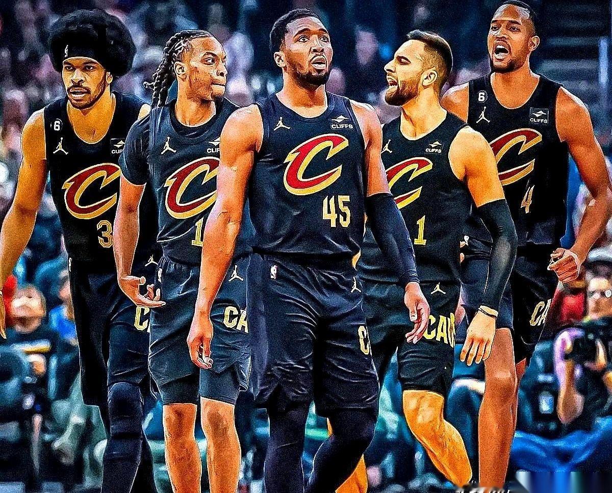 有人翻出了份2026赛季的复盘，几支被捧上天的冠军热门，脸都被抽肿了。最狠的是