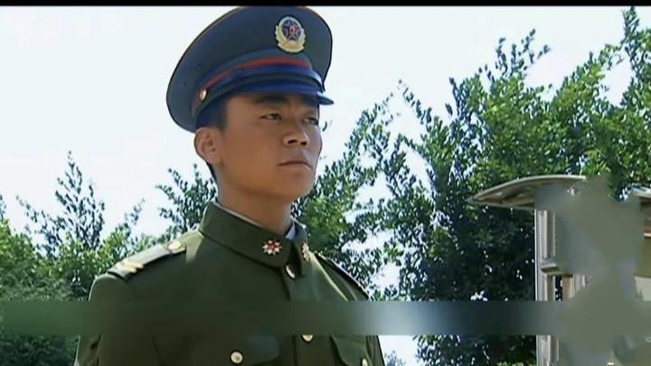 许三多一句随口话，为何能让高城灵魂震颤？重温《士兵突击》，有个片段每次看都心里发