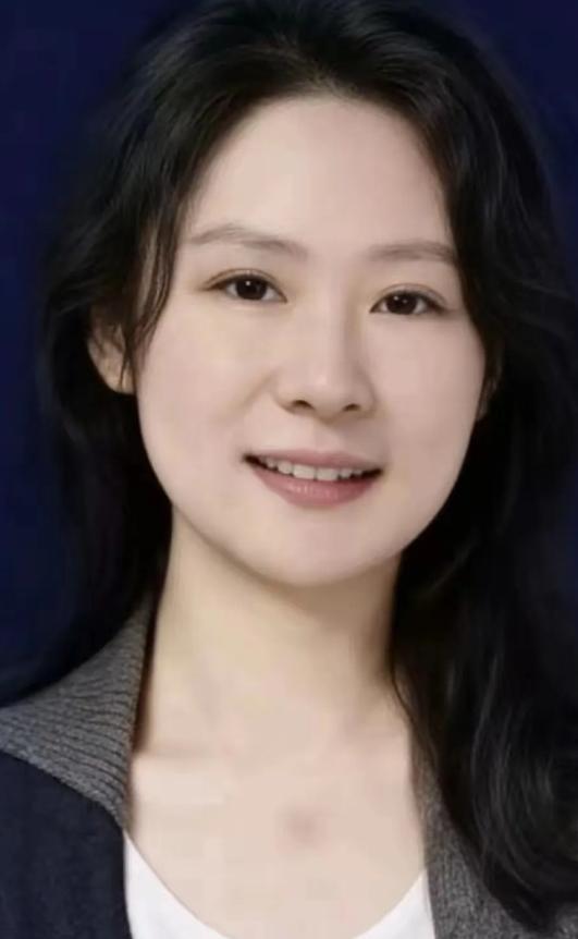 这两天信达证券那点破事，真把我看乐了。左前明，好歹是个所长，四十多岁的人了。