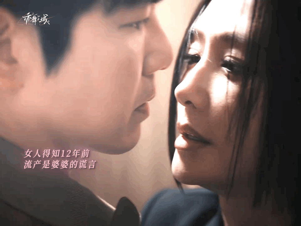 谁还没看过秦岚钟汉良楼梯吻这段秦岚醉酒后脚步摇晃，钟汉良下意识将她揽入怀中。呼