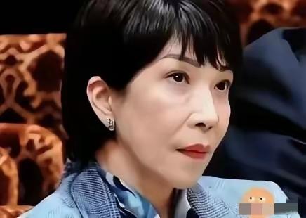 日本这回是真的坐不住了。高市早苗在记者会上表示：“日本非常需要稀土。”说得直白