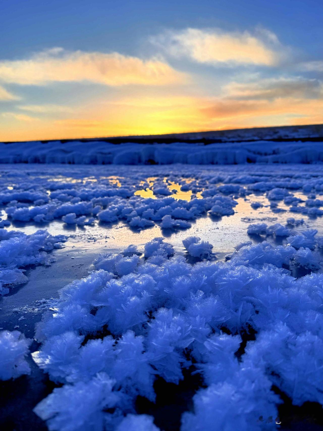 赛湖冰花直接美到我失语！去赛湖克勒涌珠，直接被冰花按在原地发呆！不是普通结