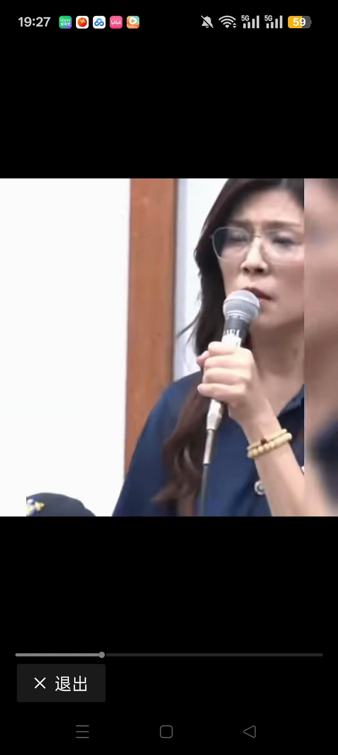 郑丽文本来可以从从容容，可由于想要见高市早苗，现在只能是连滚带爬！她先从“台
