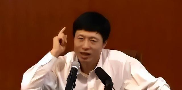 艾跃进曾提出了一个深刻的问题：“让工人下岗，还要人家从头再来，你们为什么不从头再