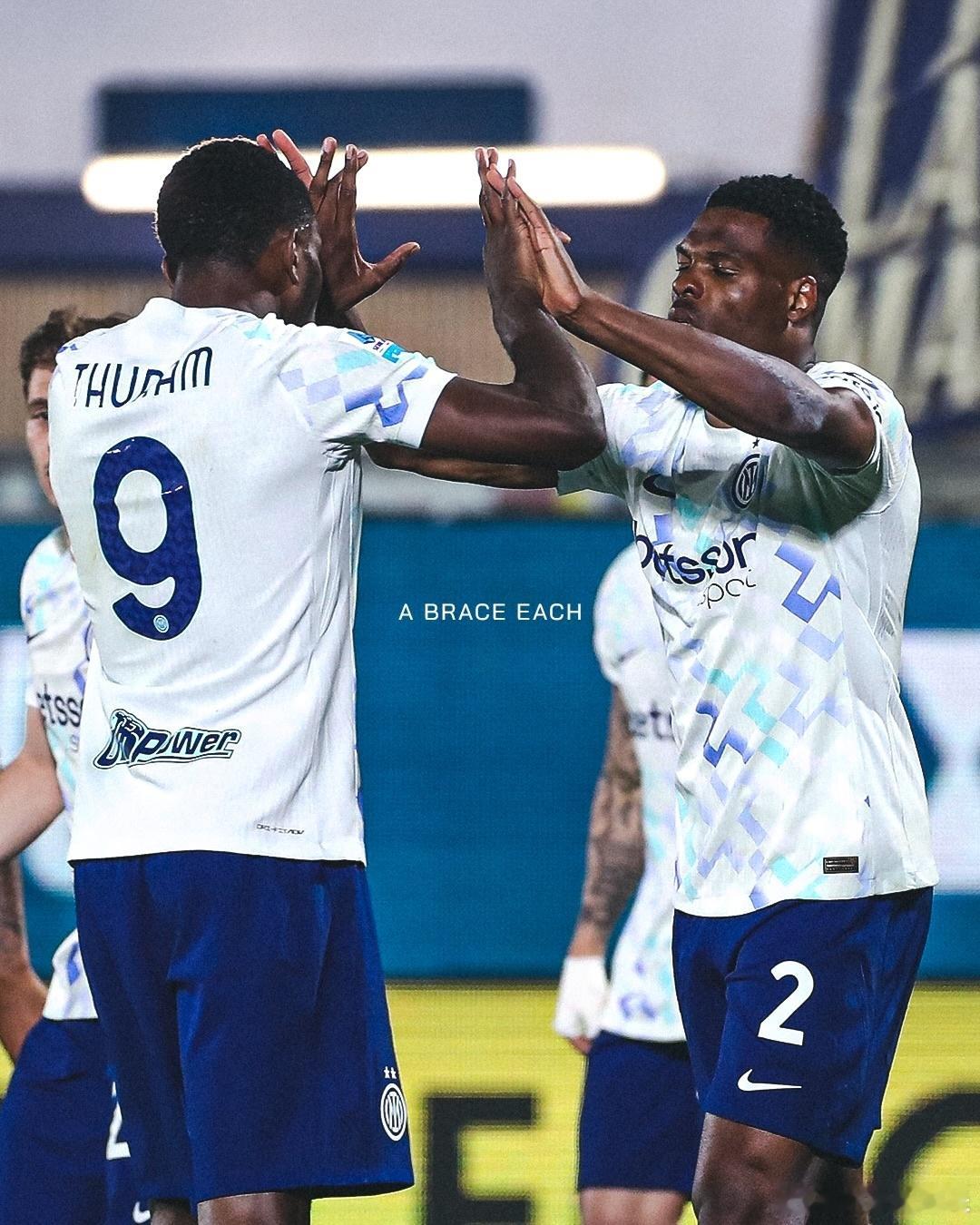 图拉姆和泥头车邓弗里斯本场表现出色，巴雷拉也非常兴奋。国际米兰意甲科莫3比4国际