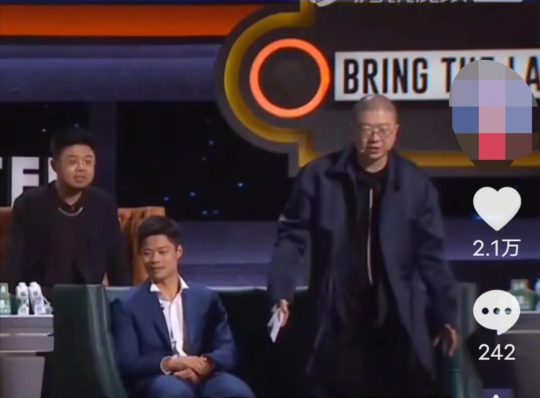 李诞讲金晨糗事：“参加活动那天，她穿一身礼服，太好看了，我冲过去打招呼。我还没来