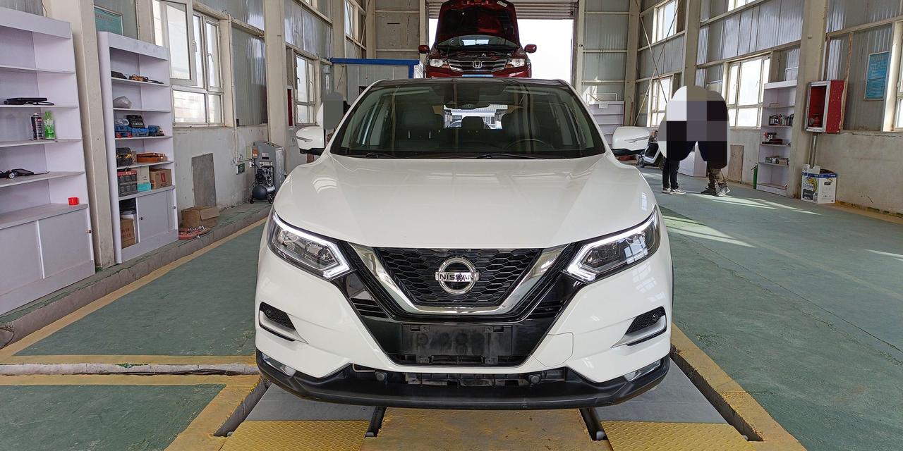 日产唯二的救命稻草，新车落地10万，三年的二手卖8万。前两天验了一台逍客，20