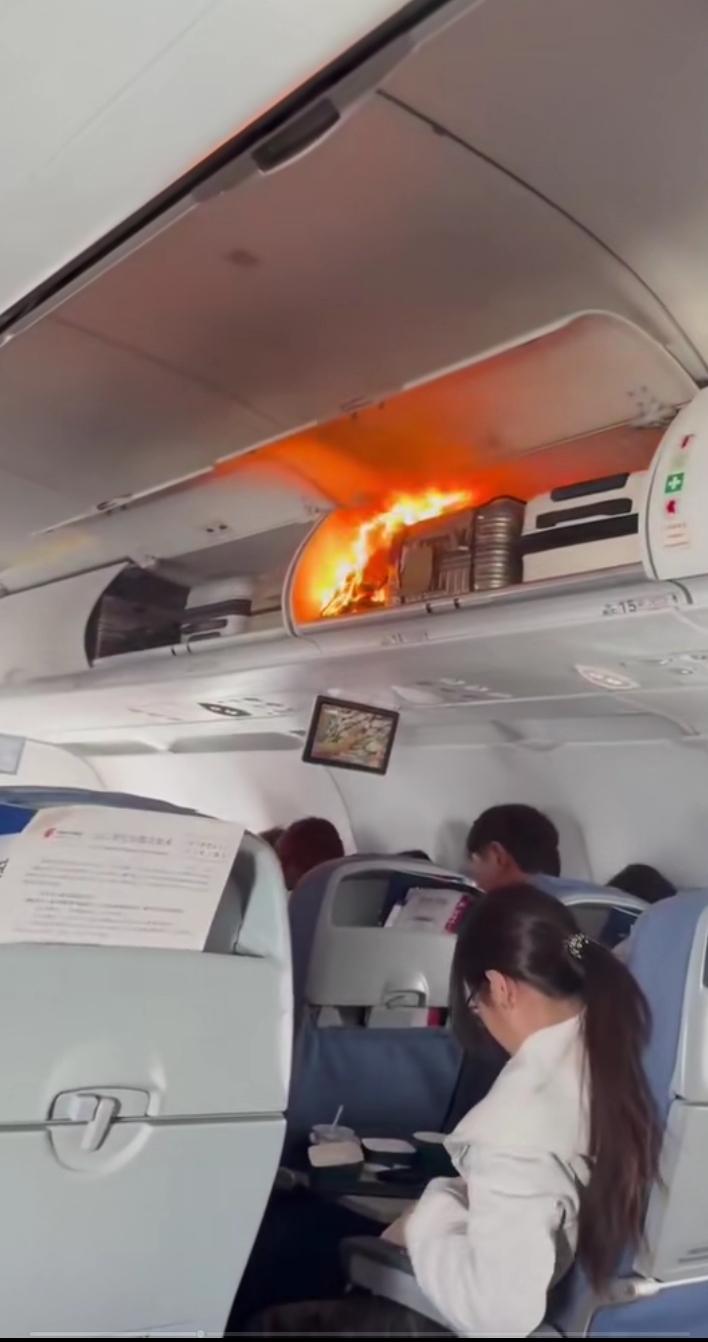 从萧山机场飞往首尔仁川机场的航班取消迫降在浦东机场，原因为一名旅客的行李箱莫名自