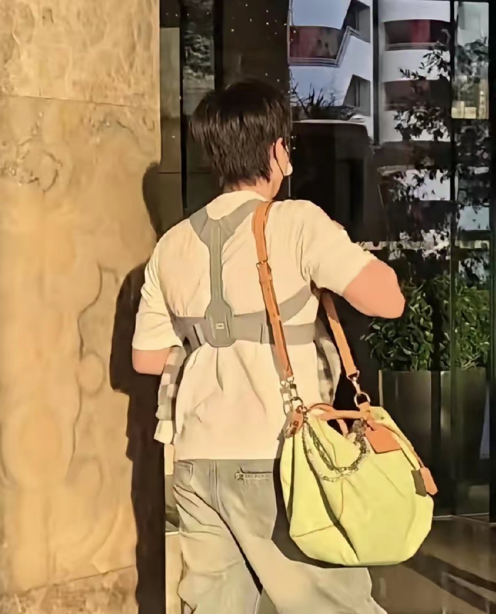 王楚钦为什么要退赛？其实在香港时，他已经带着胸腹固定带了！说明他腰伤已经很严重了