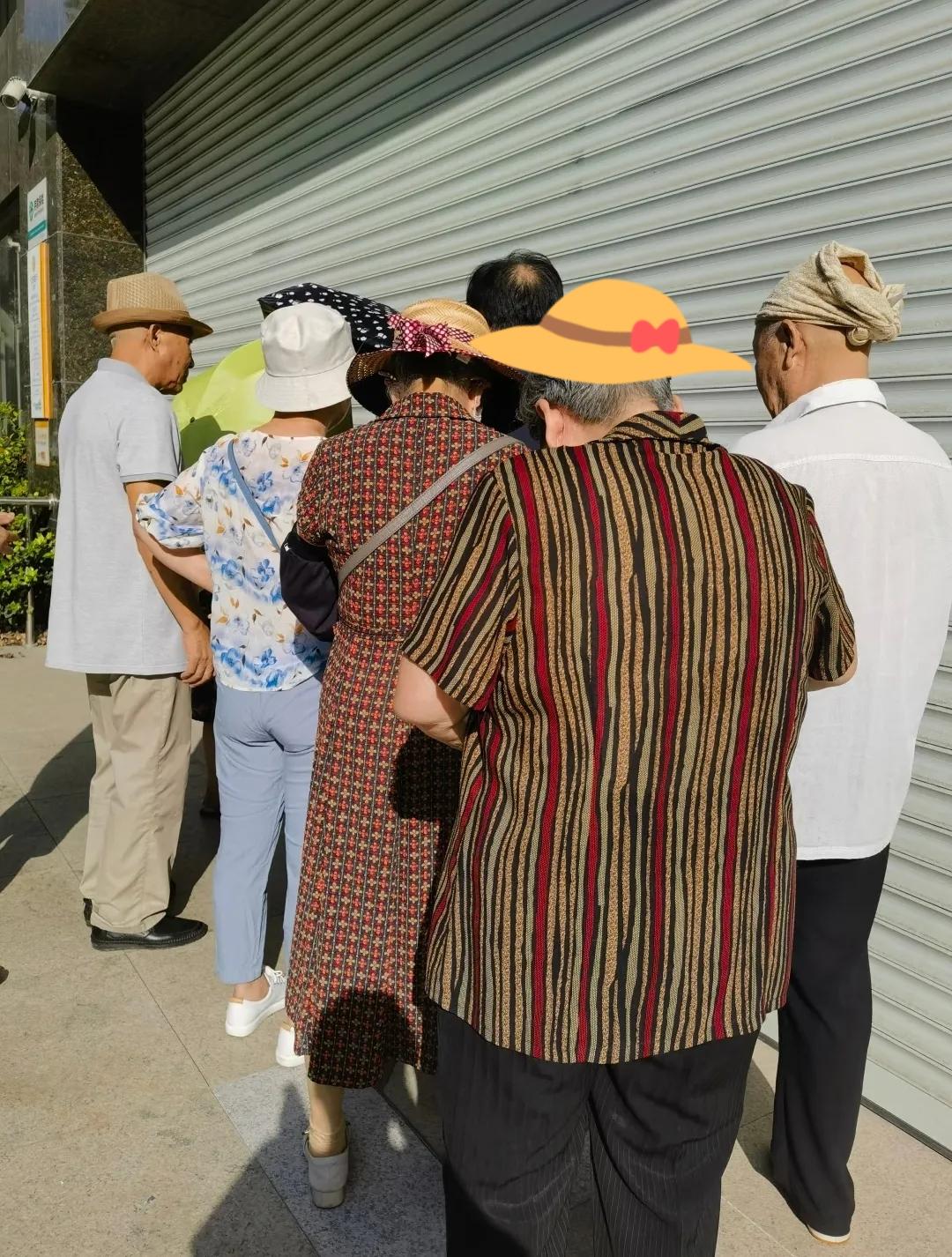 我爸近期一套理财操作，尽显“人间清醒”。10月8日，他果断卖出500克黄金，成功
