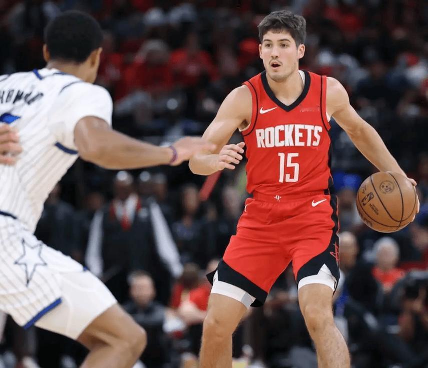 火箭的上限很大程度在于谢泼德能否当另一位自主发起点除了学会跑位，投进空位三分