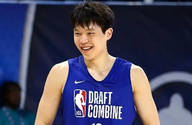 杨瀚森次轮初已经很逆天了，近18年来黄种人选秀最高顺位。上个次轮初之前被选中的