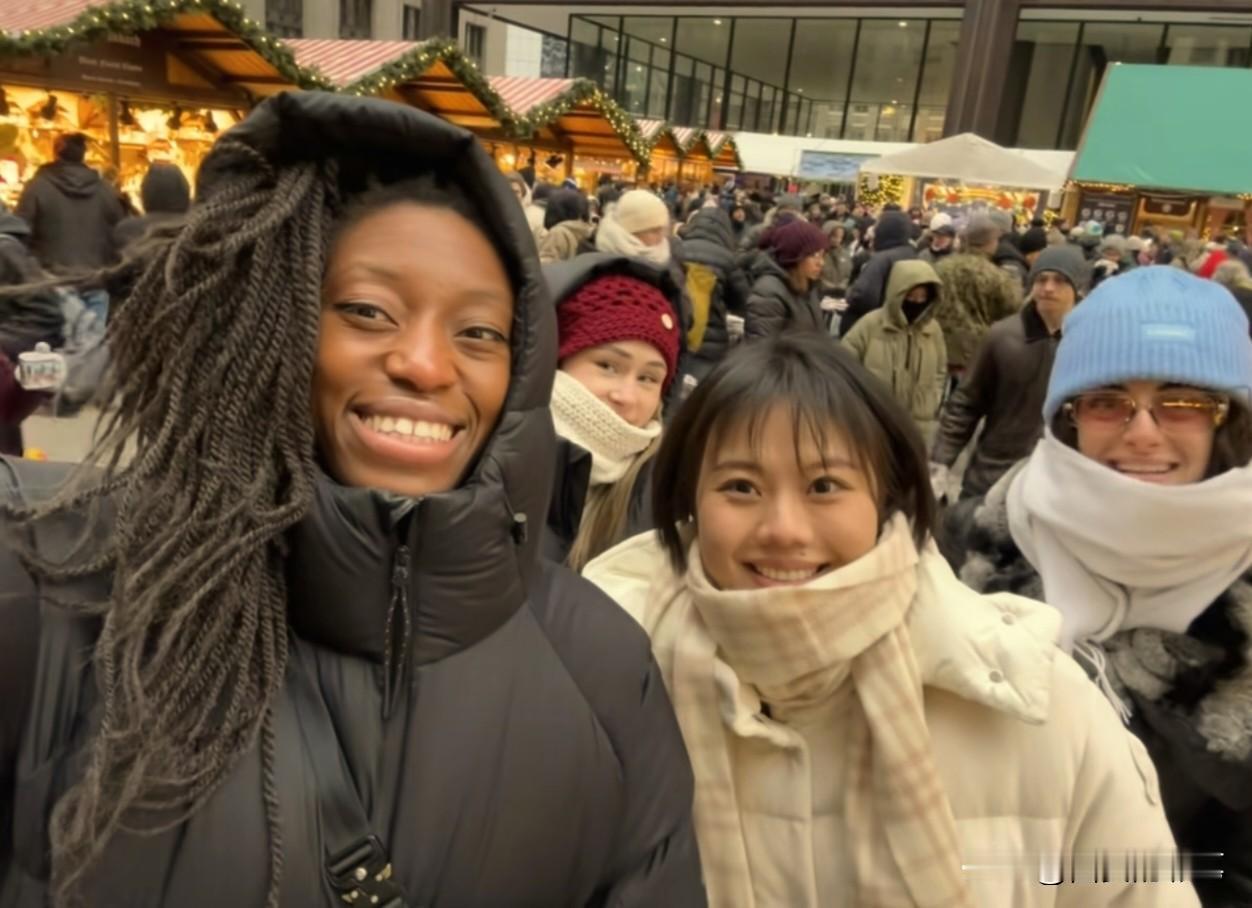 龚翔宇的周末生活，好丰富多彩啊[呲牙笑]，一起进来看看瞧，穿搭美美的龚翔宇和队友