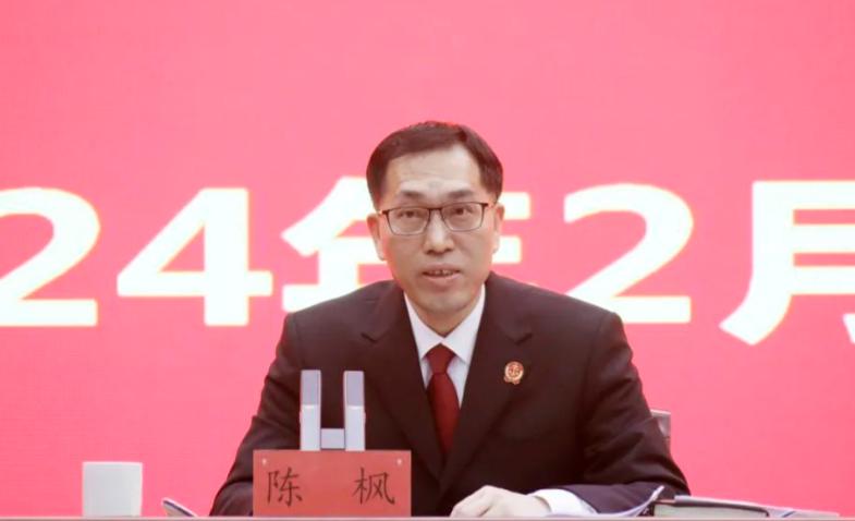 法学界的陈枫教授抛出了一个重磅建议，他公开呼吁国内全部的幼儿园以及中小学校，必须