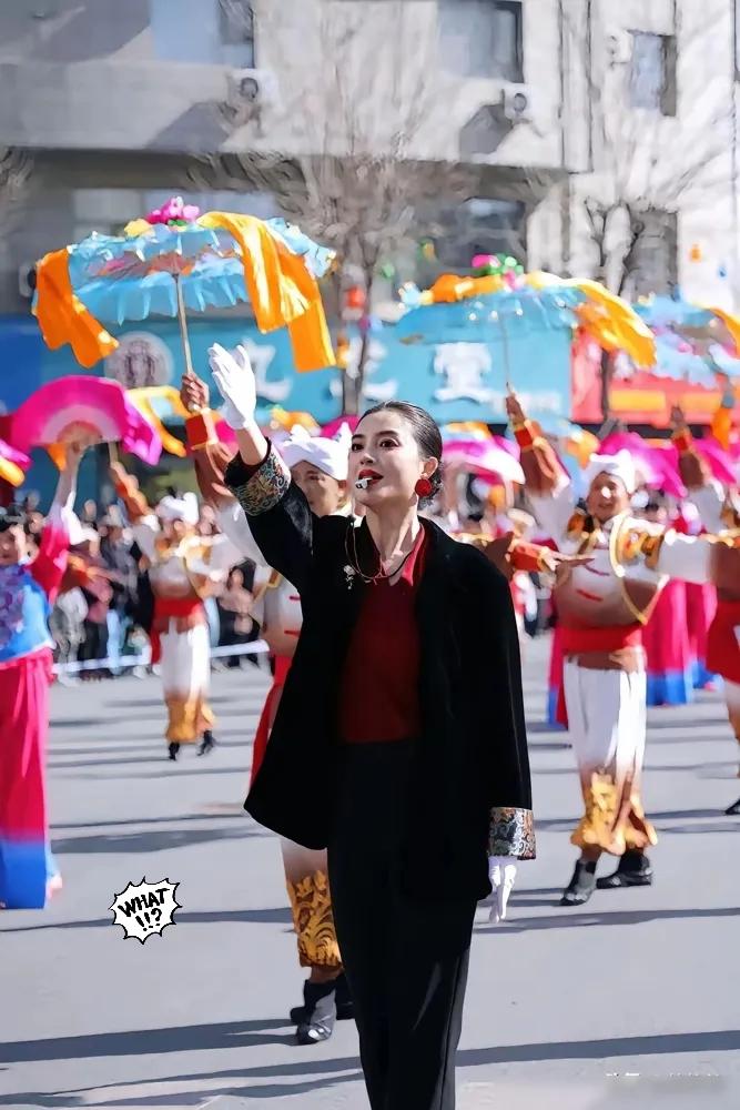 奉劝各位MCN，别去打领舞的陕北姑娘高梦瑶的主意！她是米脂文旅局的工作人员，1