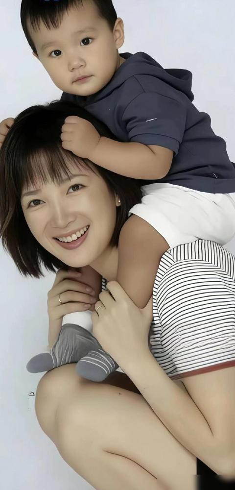 十月怀胎，儿是娘身上掉下的肉。何晴临终时最牵挂的是儿子许何。12月13日那个