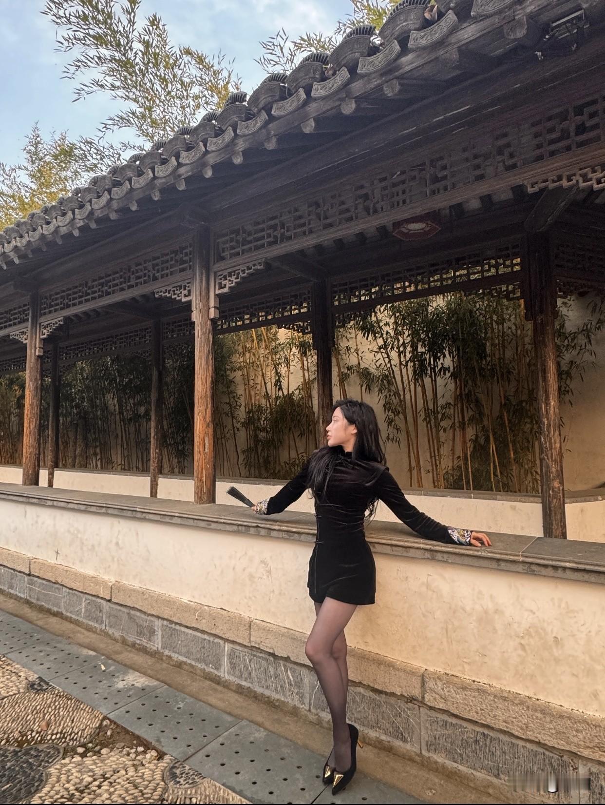 有哪些令人眼前一亮的裙装穿搭黑色系裙装永远百搭