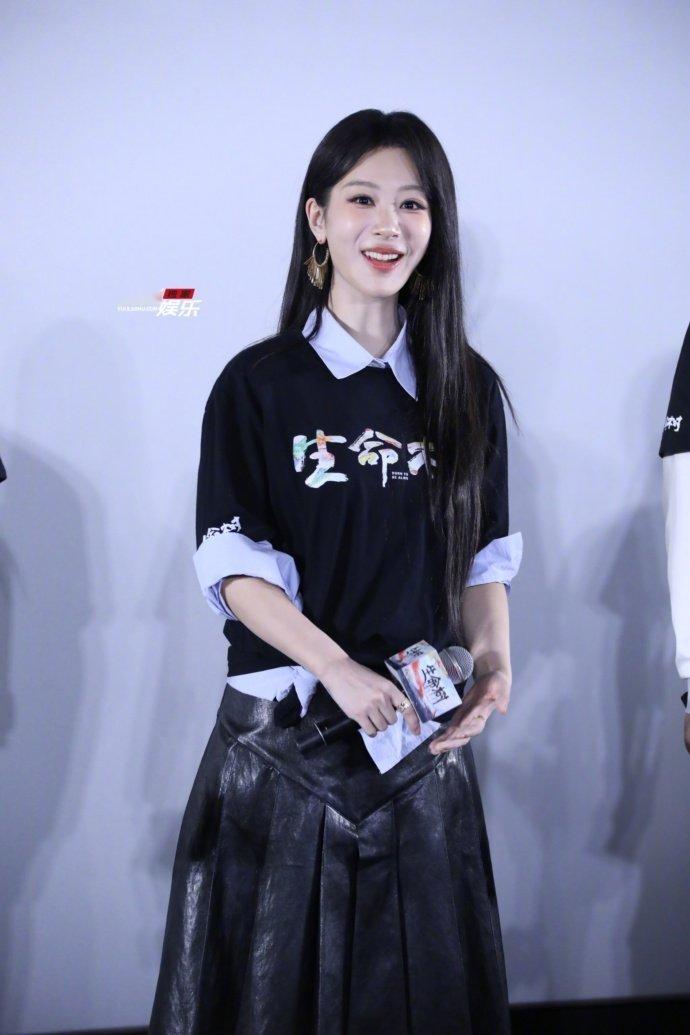 杨紫谈生命树里与女儿的一场戏杨紫谈生命树女儿杨紫谈生命树里与女儿的一场戏，聊