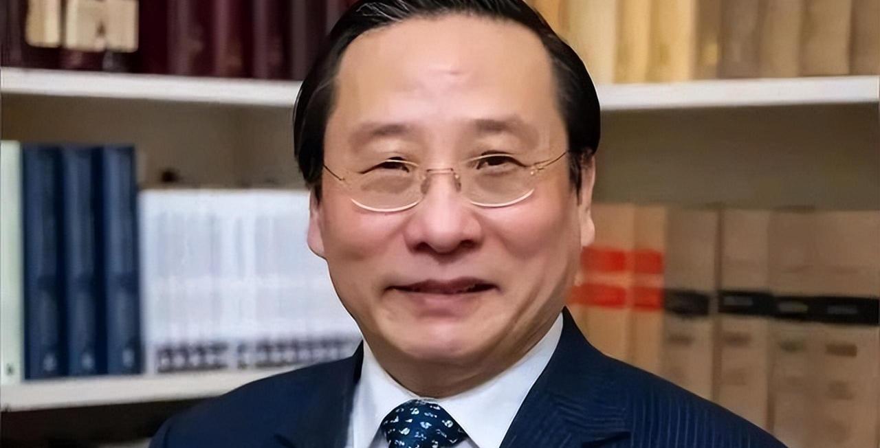 英国一记者质问我国学者高志凯：“难道中国不愿意尊重国际法吗？海牙国际裁决否定了中