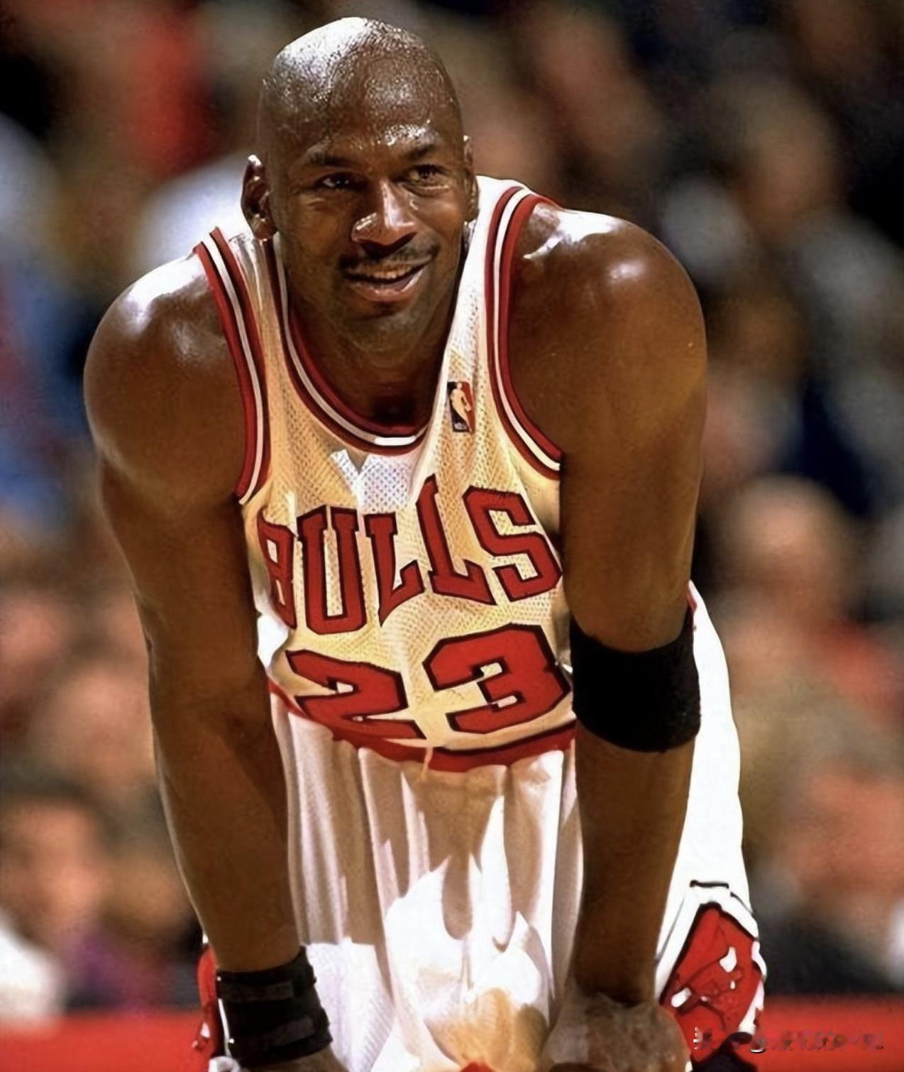 NBA历史上生涯同时至少拿到5次一阵和5次一防的只有这六人！乔丹（10一阵/