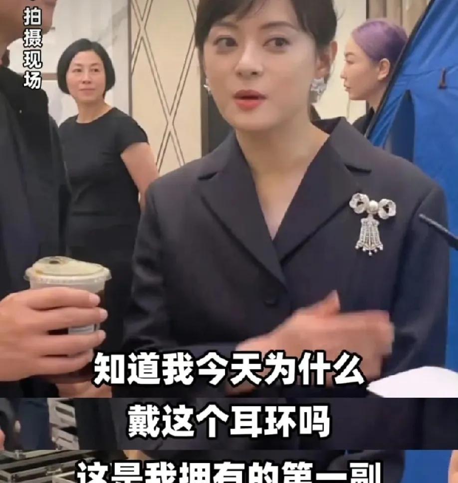 有一种幸福就是邓超和孙俪，5月2日，孙俪去参加某活动的时候戴着邓超送她的耳环，这