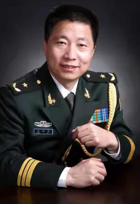 杨利伟退休待遇揭秘：不见天价奖金，却换来一生“护体金钟罩”。这些年网上一直有