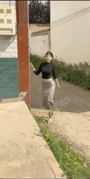 这绝对是村里的村花，不接受反驳