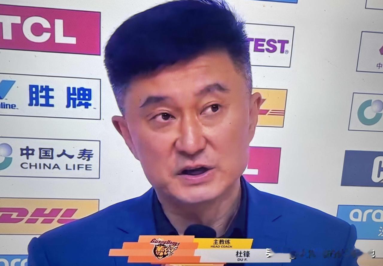 标志性的五上五下，有外援打下基础，国内球员轮番爆发，所以说今年广东队更强了，在竞