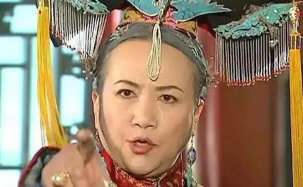 一天，修建陵墓的恒亲王上书请示乾隆，是否将钮钴禄氏与雍正安葬在一起。乾隆去问母亲