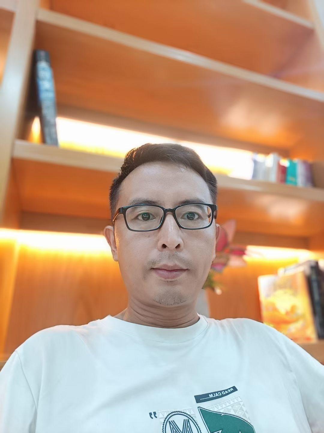 一段关系若总让你感到心累，或许正是该放手的信号。人与人相处本是能量交换，若一方不