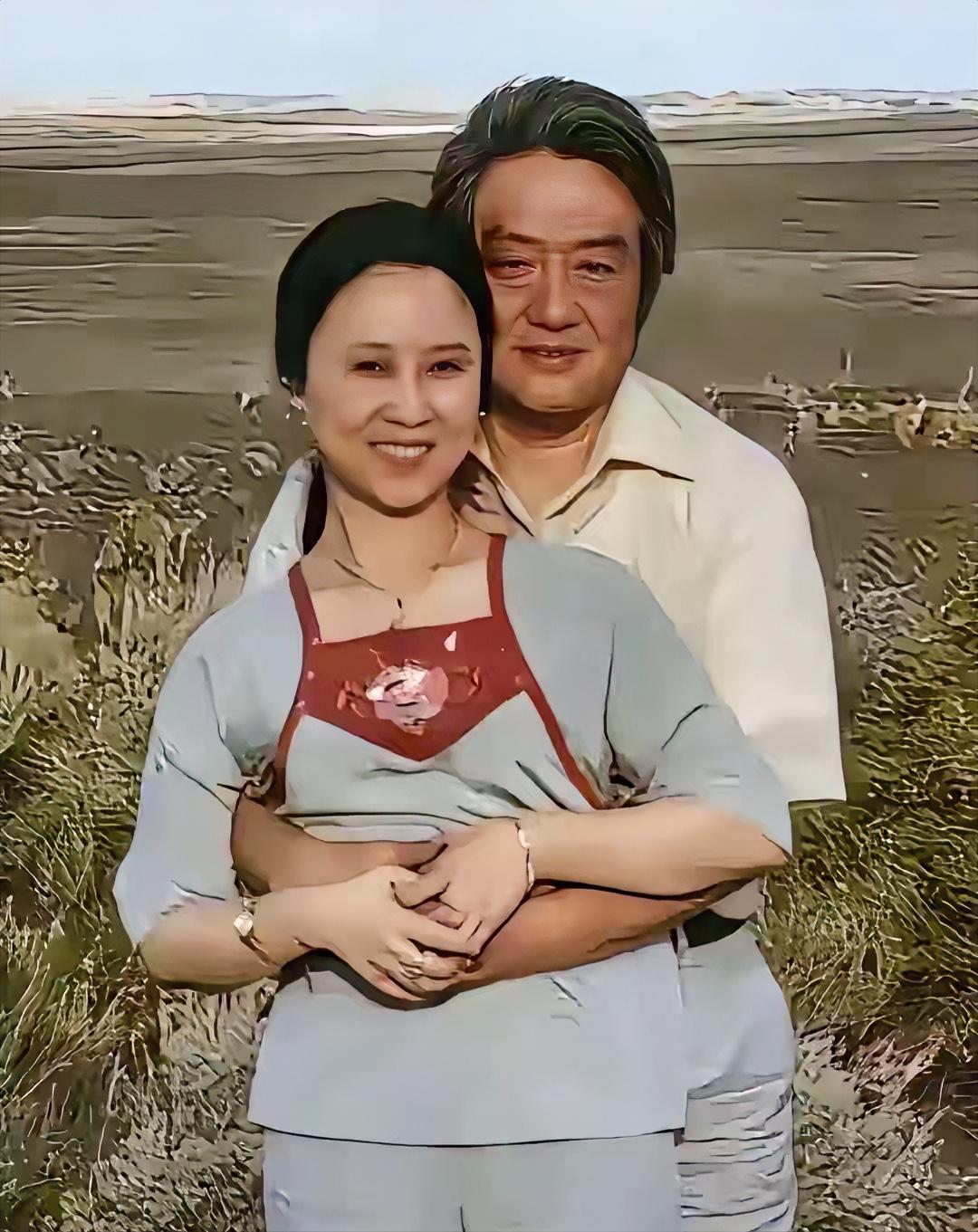 两位文坛巨星的合影，天妒英才，他们已经不在了，你还记得他们吗？这张照片，是文学