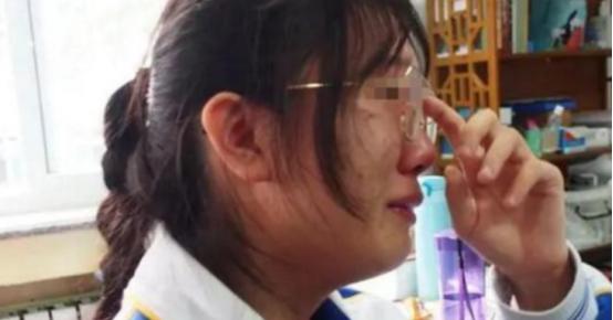 “我的试卷肯定被掉包了！”这句话像一颗石子投入平静的湖面，在2013年福建一个普