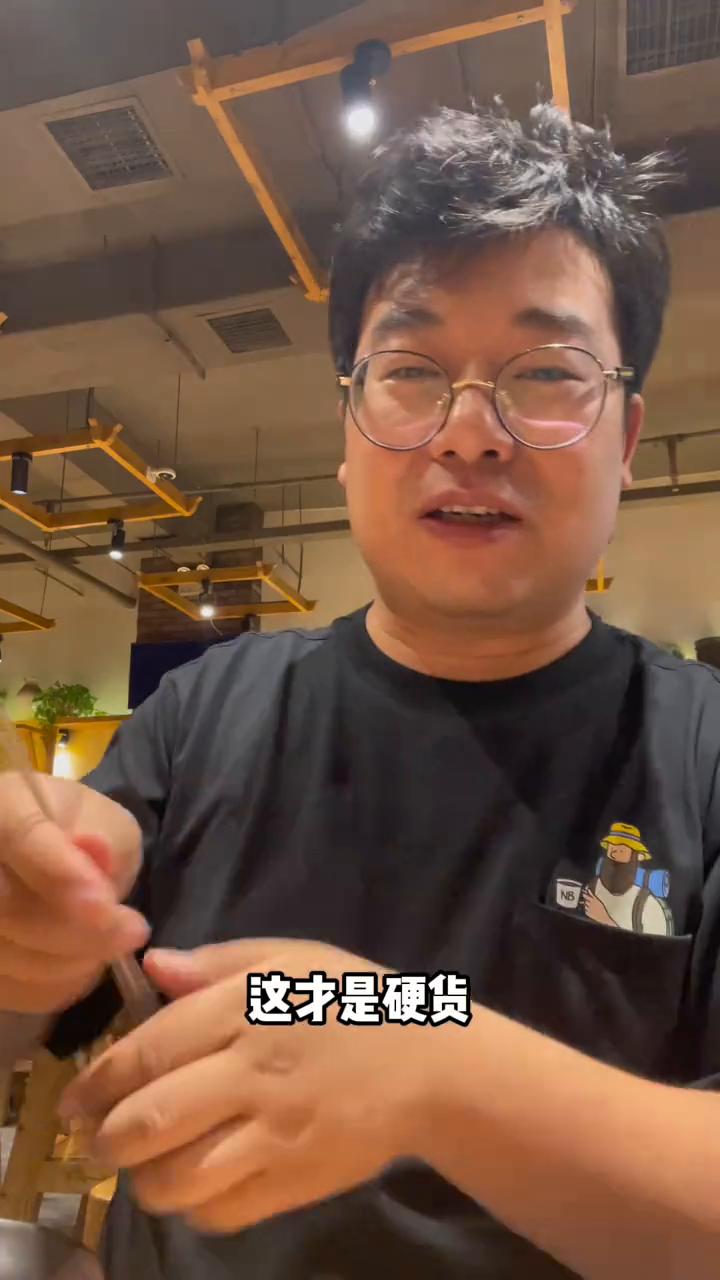 兰州小党烤肉。小党烤肉，这是上过舌尖的，试试看。这是嘉峪关特别有特色的，这个