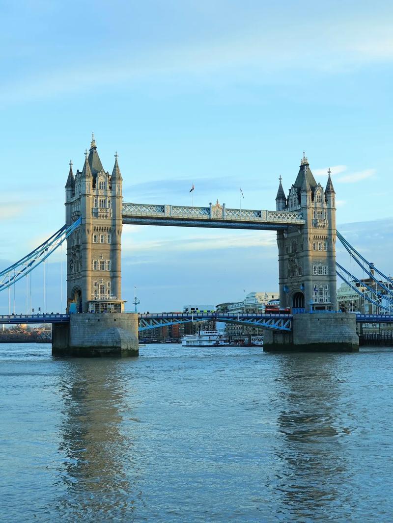 “英语重要还是语文重要？普通家庭更应该拼命卷英语，英语加任何一门学科都是王炸，但
