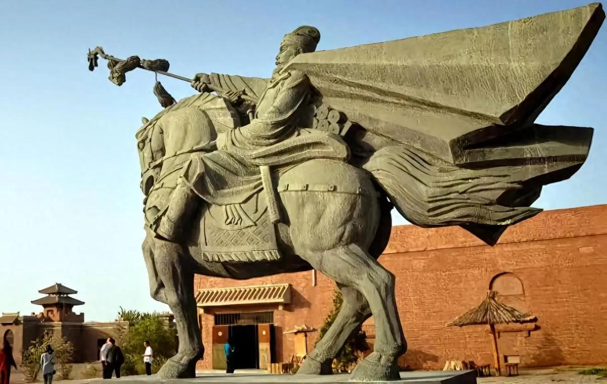 公元前126年的长安城门外，守城卫兵看到了极其诡异的一幕。一个胡子拉碴、衣衫褴褛