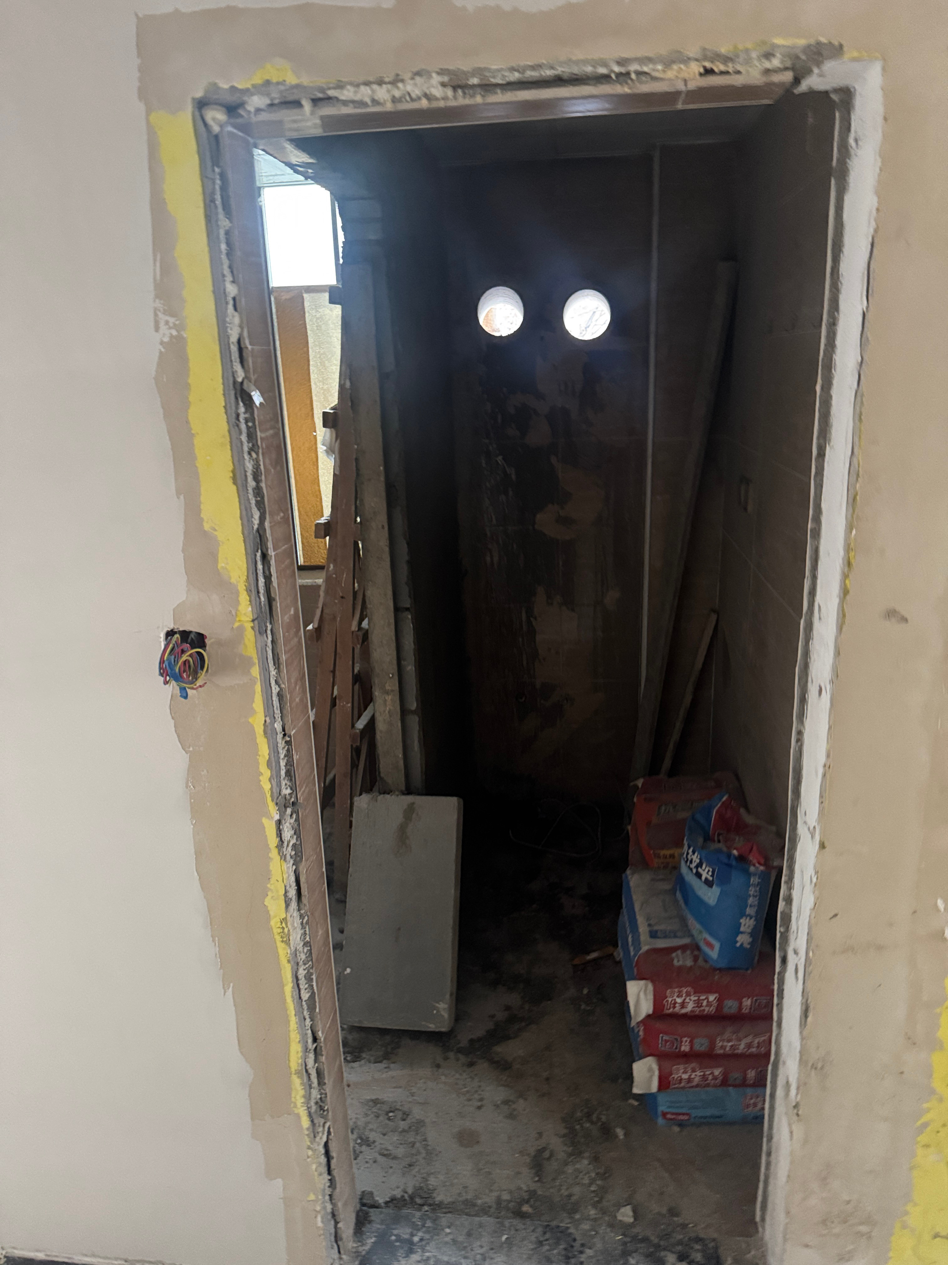 对工作室的一点点小改造，主要是把光导入黑暗的地方，图2那个公共洗手台，会扩成平条