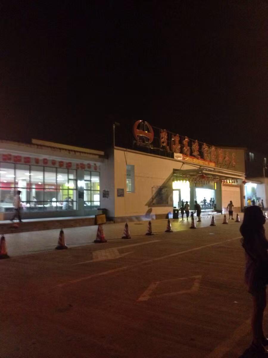 开车跑高速，中途在服务区休息，能不能直接在这过夜？又该怎么安全过夜呢？其实，高