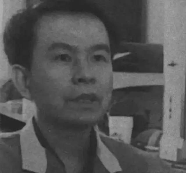 1992年，浙大一高材生被警察逮捕，然而让所有人不敢相信的是，他竟然趁着警察查档