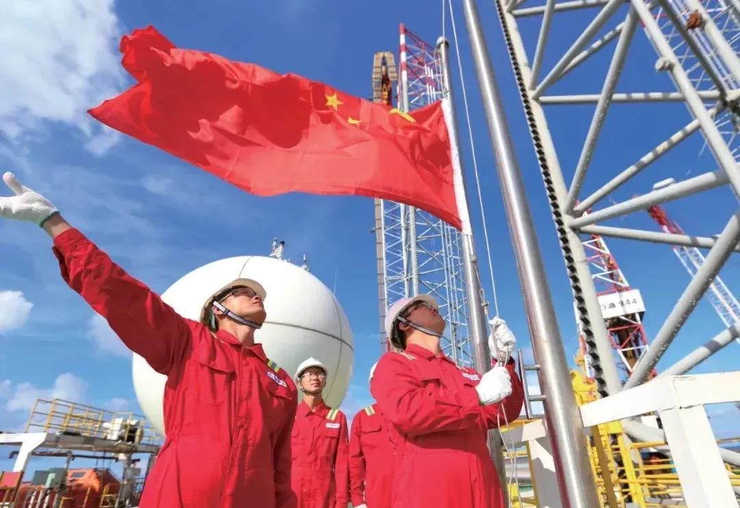 “世界上最有钱的国家是中国，最有钱的人是中国人！”中国著名经济学家直言，表示全球
