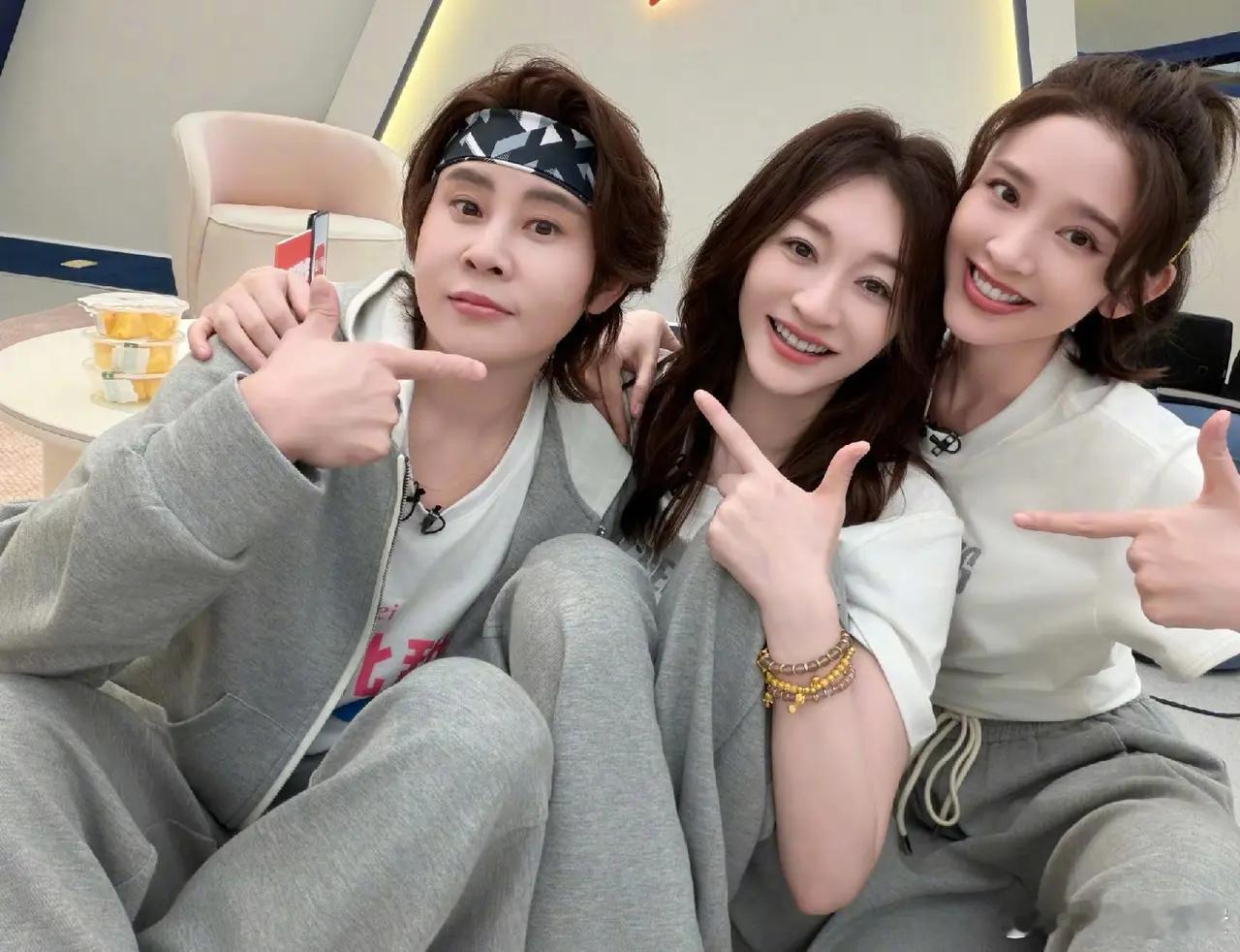 唐艺昕，高调发文！4月8日，唐艺昕突然冲上热搜，不过这次不是因为丈夫张若昀