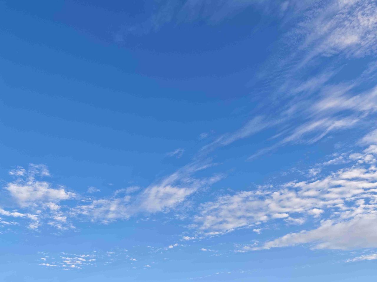 今天，牙又开始疼了，右边的一颗上磨牙去年裂了。最近疼的这一颗是左边的上磨牙，感