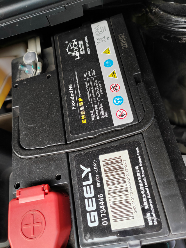 四代帝豪原厂电池不到两年就亏电半年前换的电瓶，原厂的咋不耐呢，另外最近轮子走起