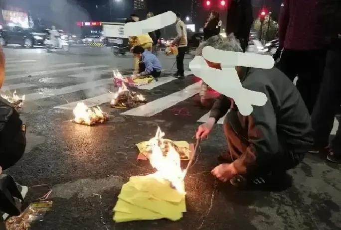 西安热力公司供暖第5天，家里暖气片还是冰凉，有人裹着羽绒服睡觉。11月15日该