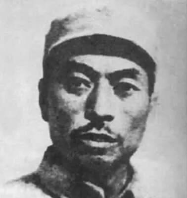 1950年代之前的中国，国家处于战争与动荡的夹缝中。土地革命战争、抗日战争以及随