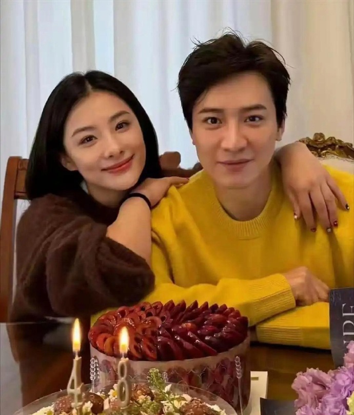 45岁的刘璇，保养的太好了！老公比她还大一岁也是相当的帅气太般配了​​​