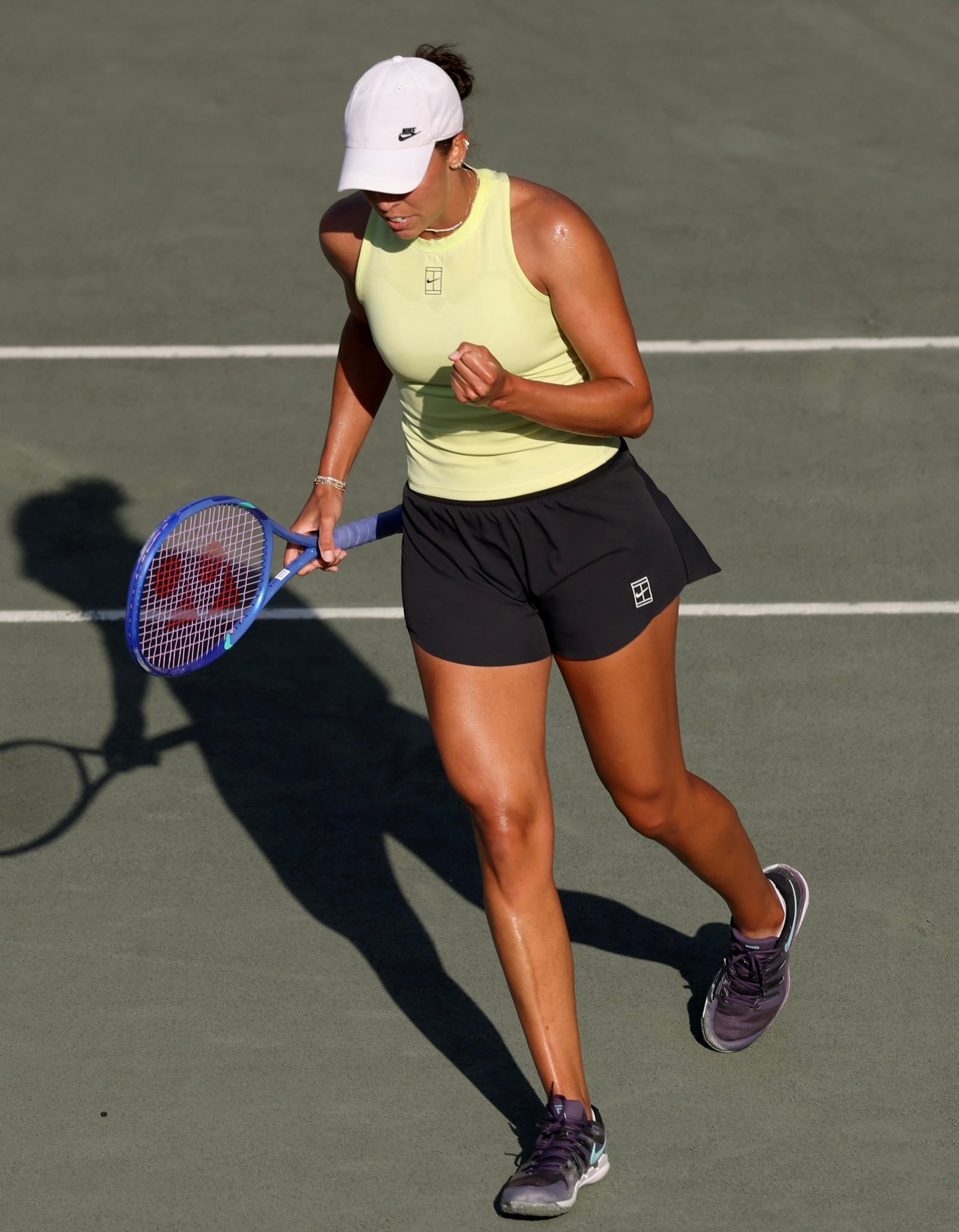 WTA500查尔斯顿站第二轮，5号种子凯斯以6-26-3击败维基奇，收获泥地赛